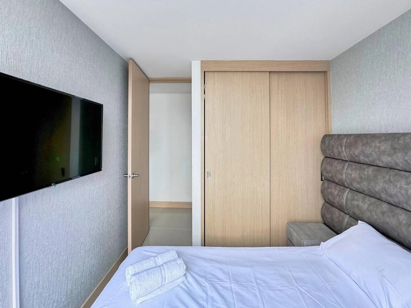 3Br Panoramic Near Country Club El Poblado Apartment Medellin