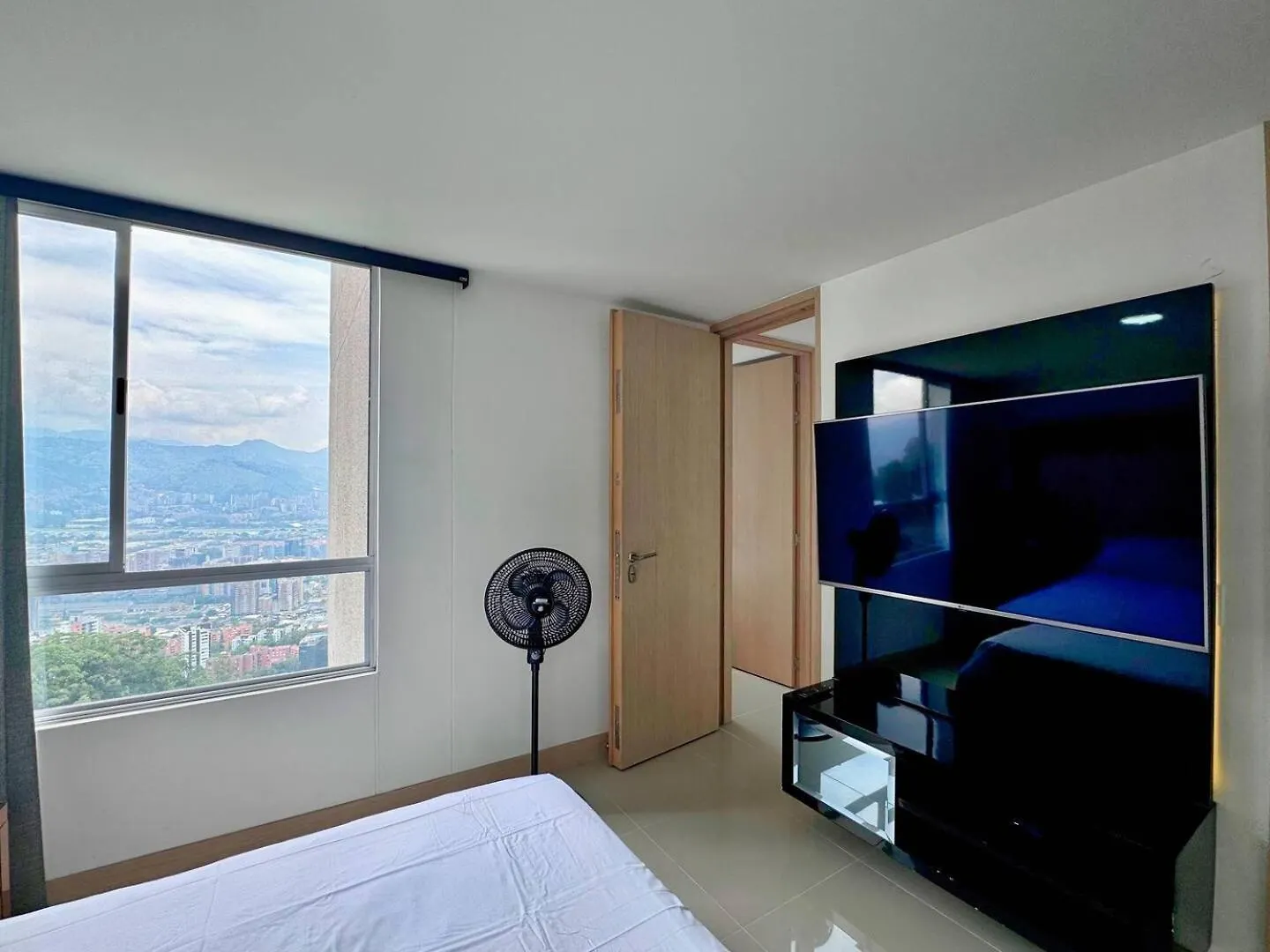 3Br Panoramic Near Country Club El Poblado Apartment Medellin