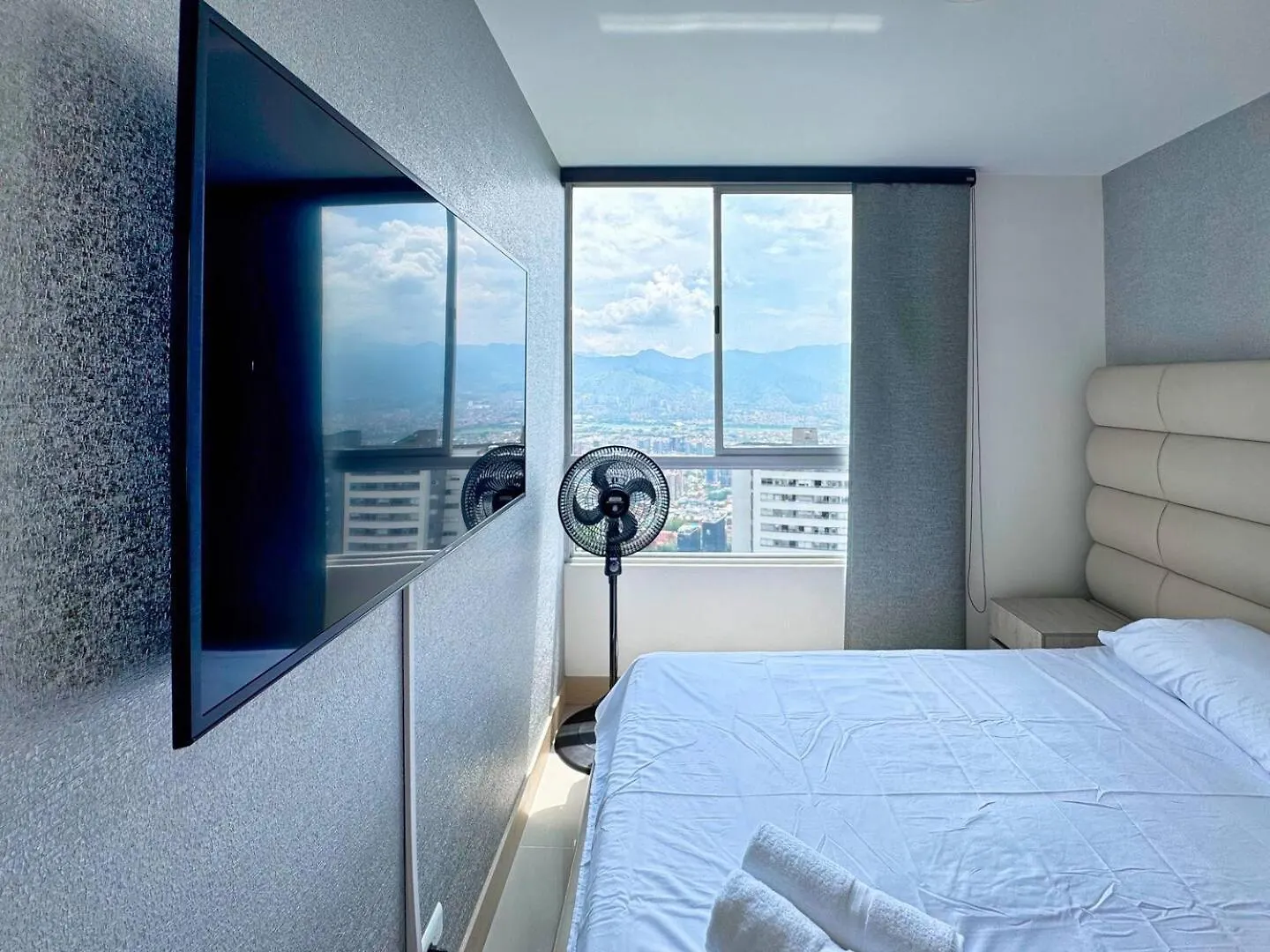 3Br Panoramic Near Country Club El Poblado Apartment Medellin