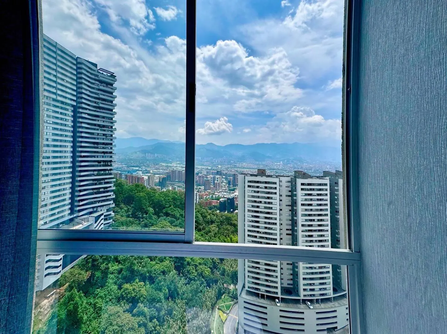 3Br Panoramic Near Country Club El Poblado Apartment Medellin 0*,  Colombia