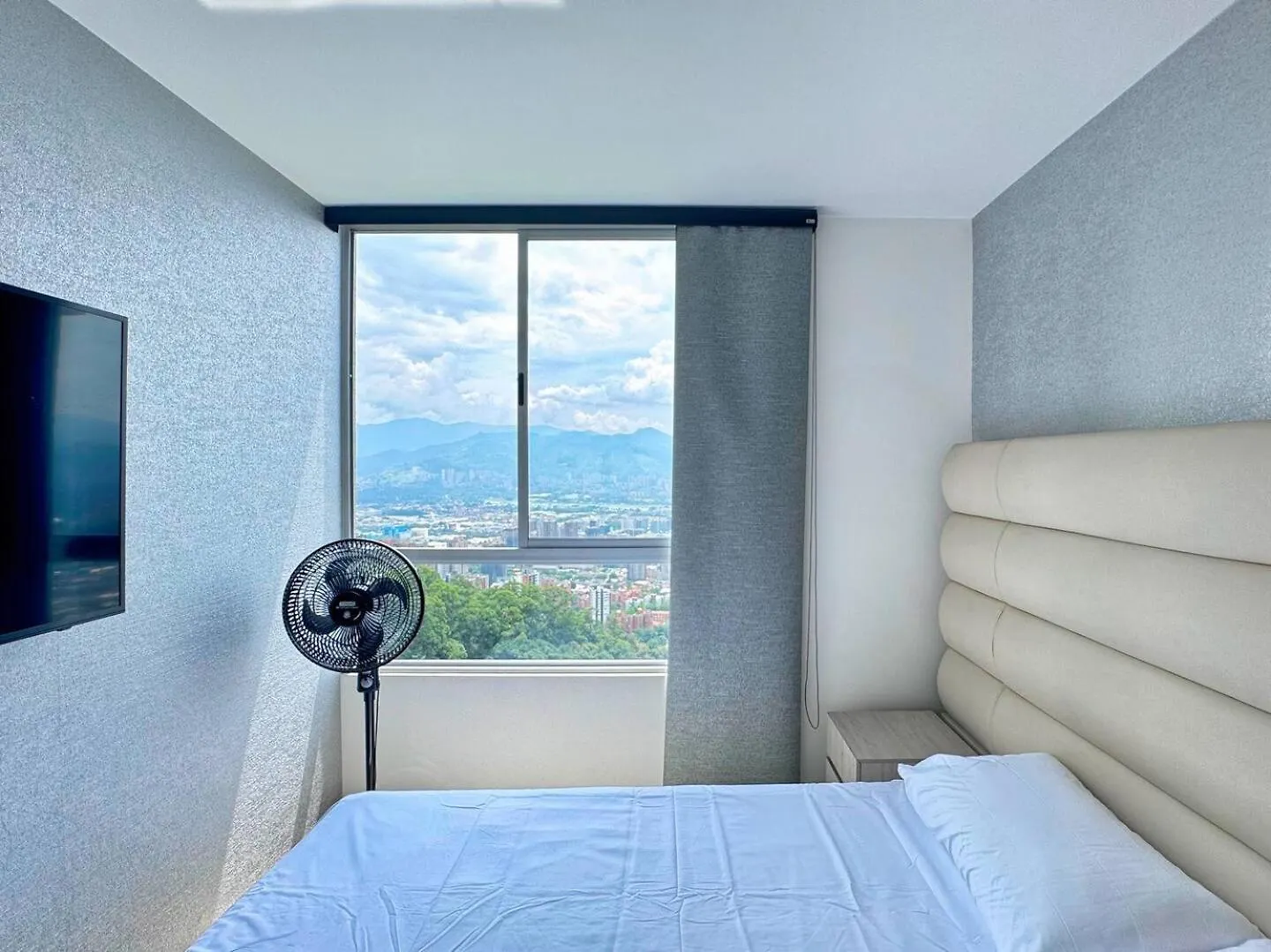 3Br Panoramic Near Country Club El Poblado Apartment Medellin