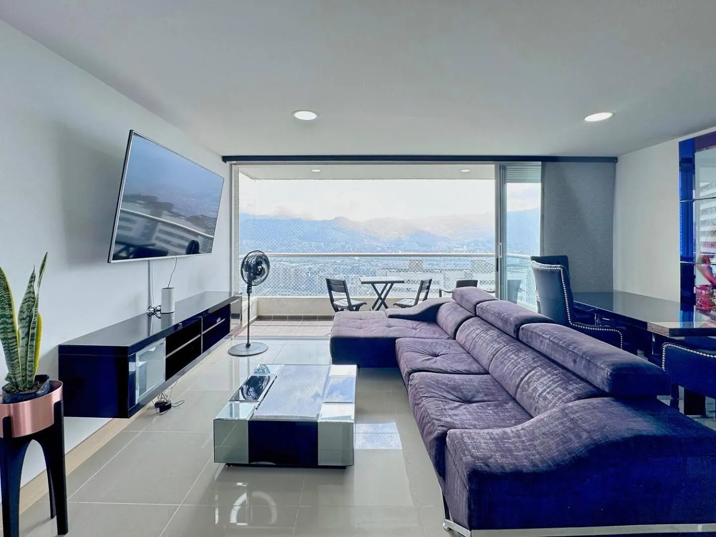 3Br Panoramic Near Country Club El Poblado location